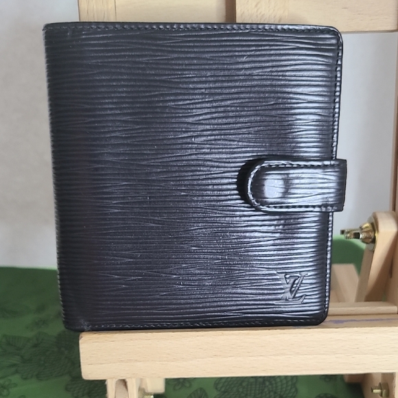 Louis Vuitton Textured Black Men's Wallet - Picture 1 of 8
